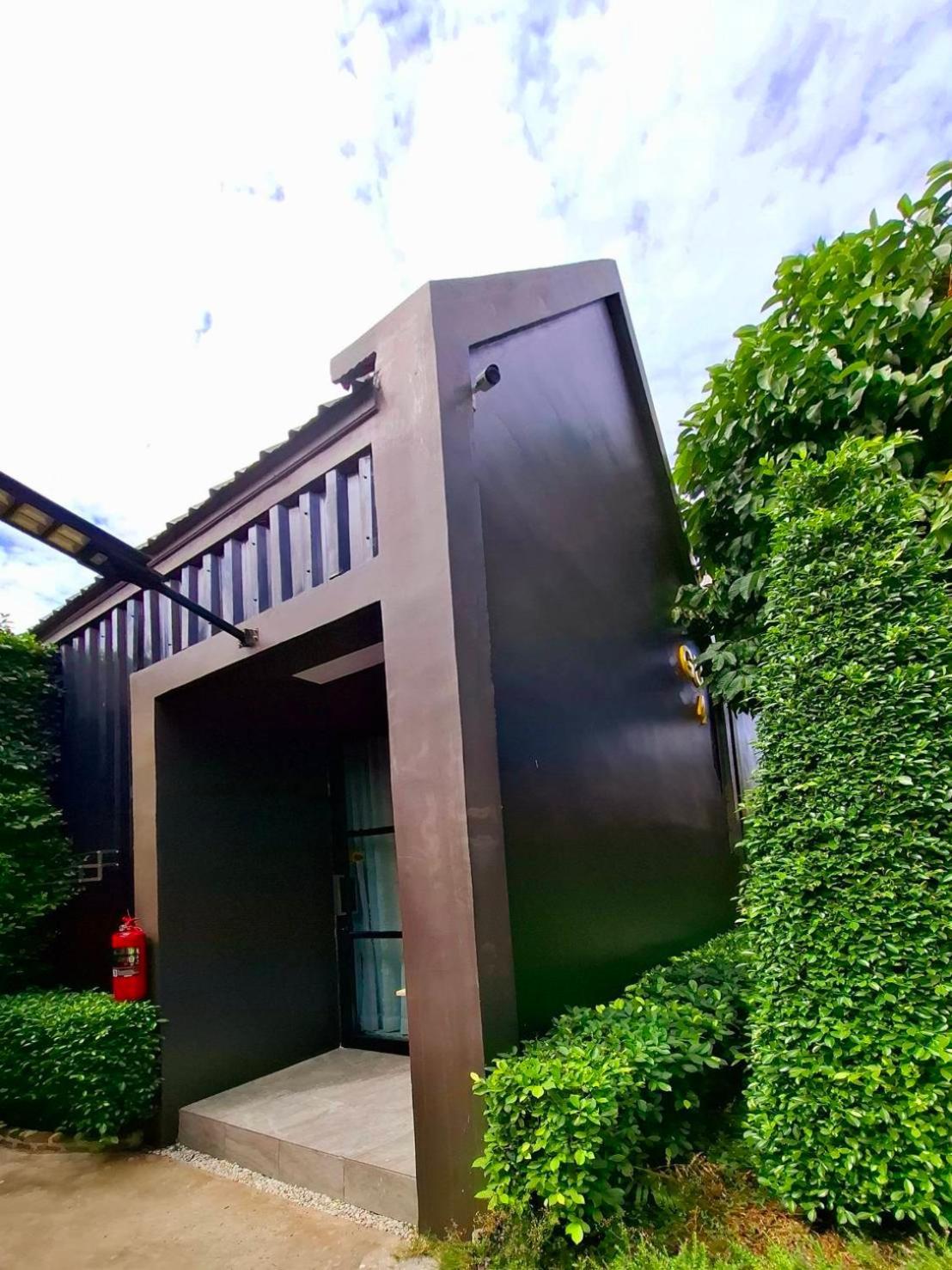 Sawasdee​ Buriram​ Resort Bagian luar foto