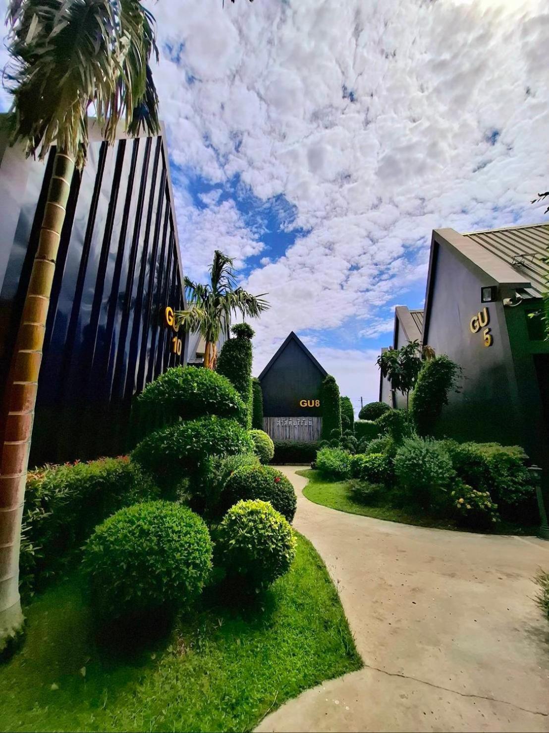 Sawasdee​ Buriram​ Resort Bagian luar foto