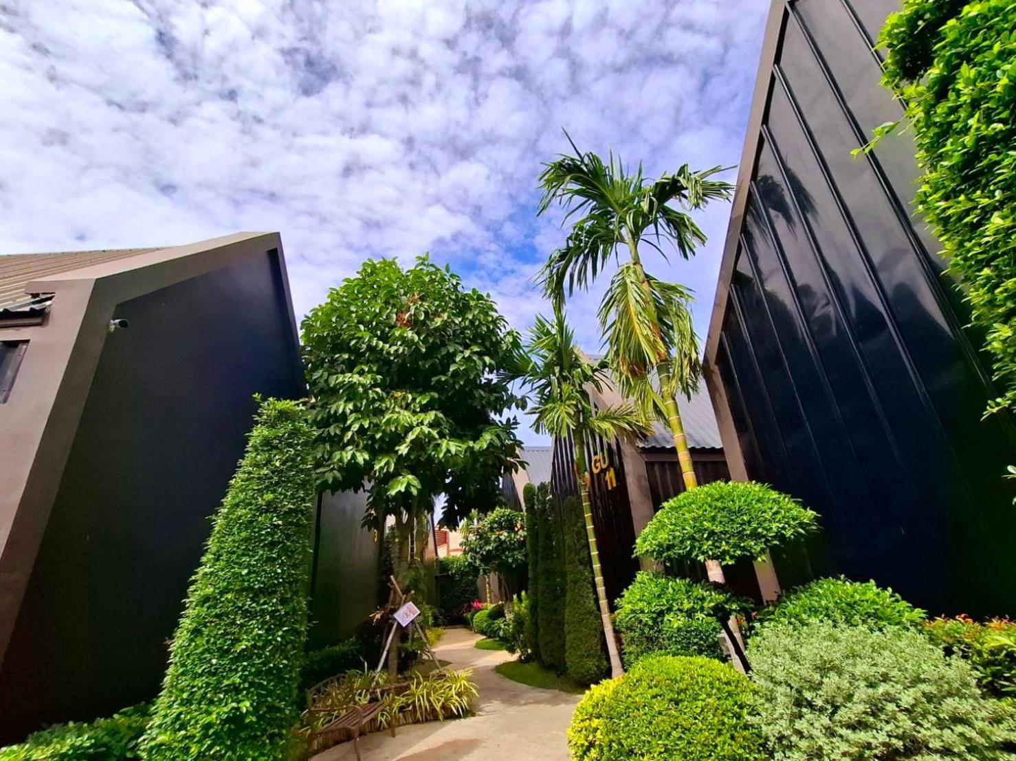 Sawasdee​ Buriram​ Resort Bagian luar foto