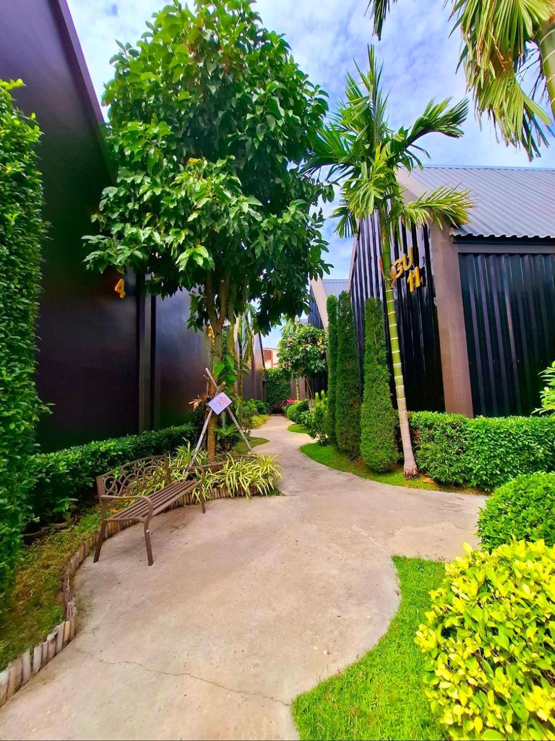Sawasdee​ Buriram​ Resort Bagian luar foto