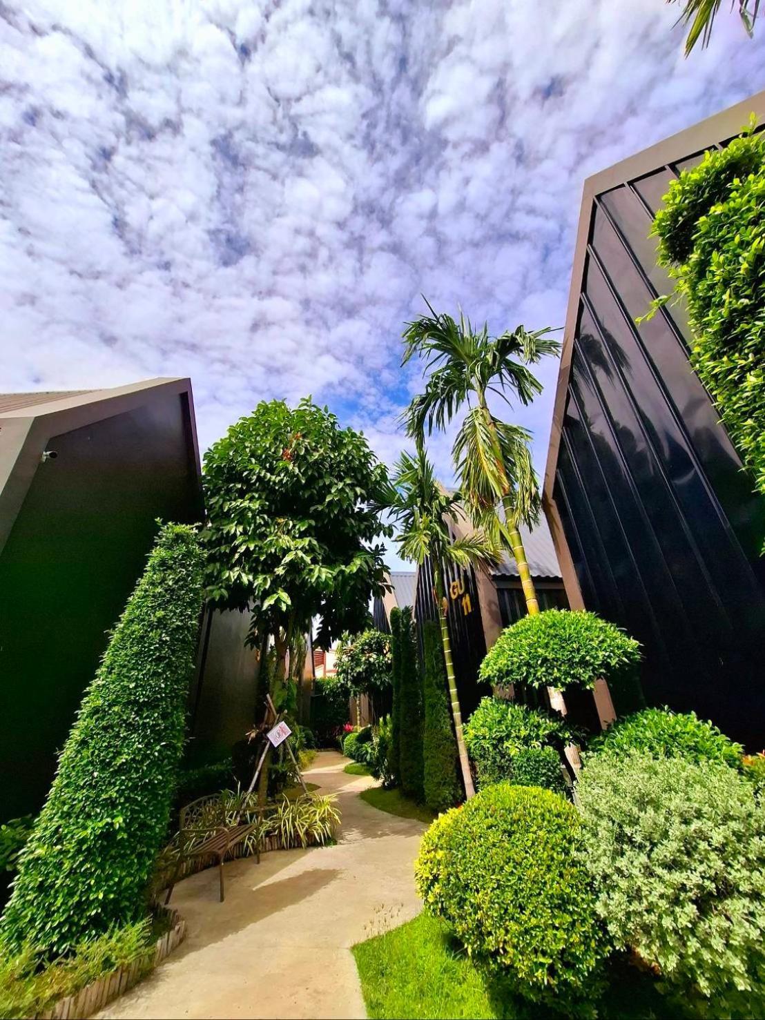 Sawasdee​ Buriram​ Resort Bagian luar foto