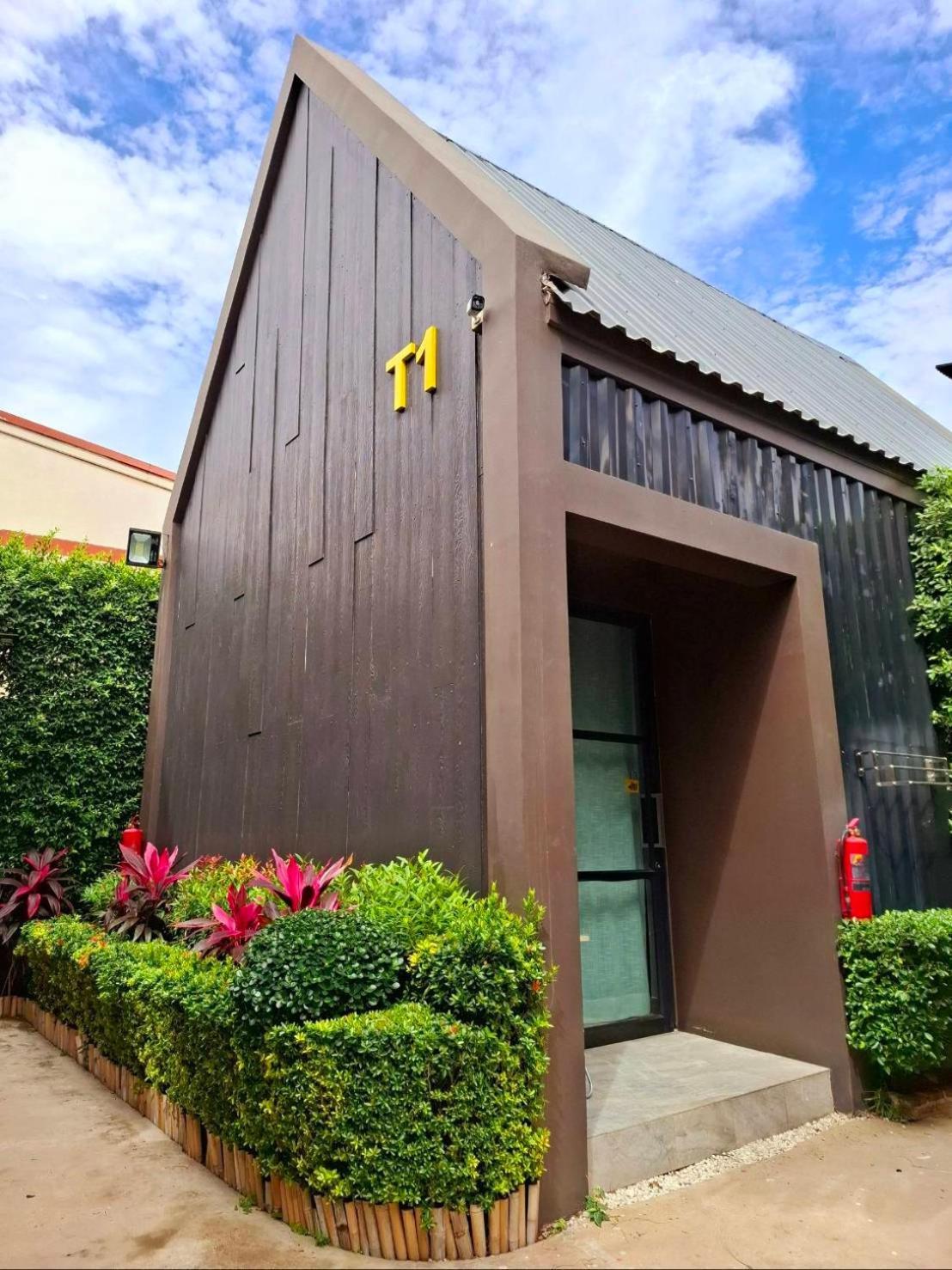 Sawasdee​ Buriram​ Resort Bagian luar foto