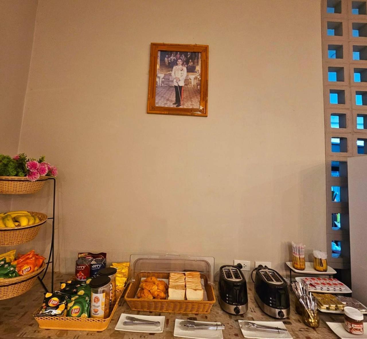 Sawasdee​ Buriram​ Resort Bagian luar foto