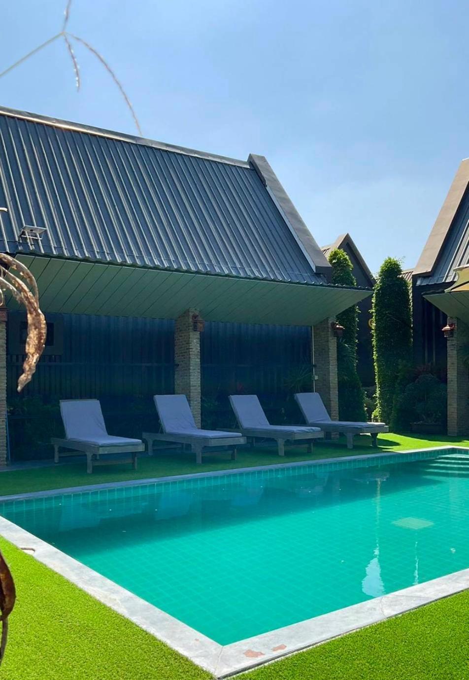 Sawasdee​ Buriram​ Resort Bagian luar foto