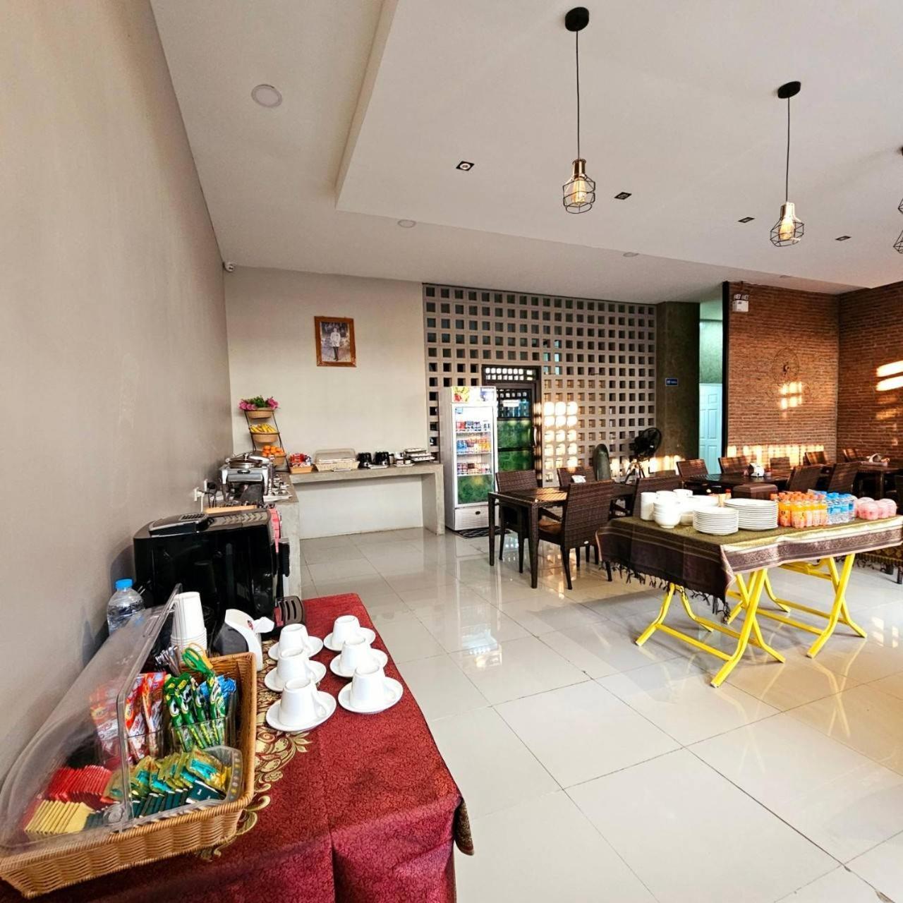 Sawasdee​ Buriram​ Resort Bagian luar foto