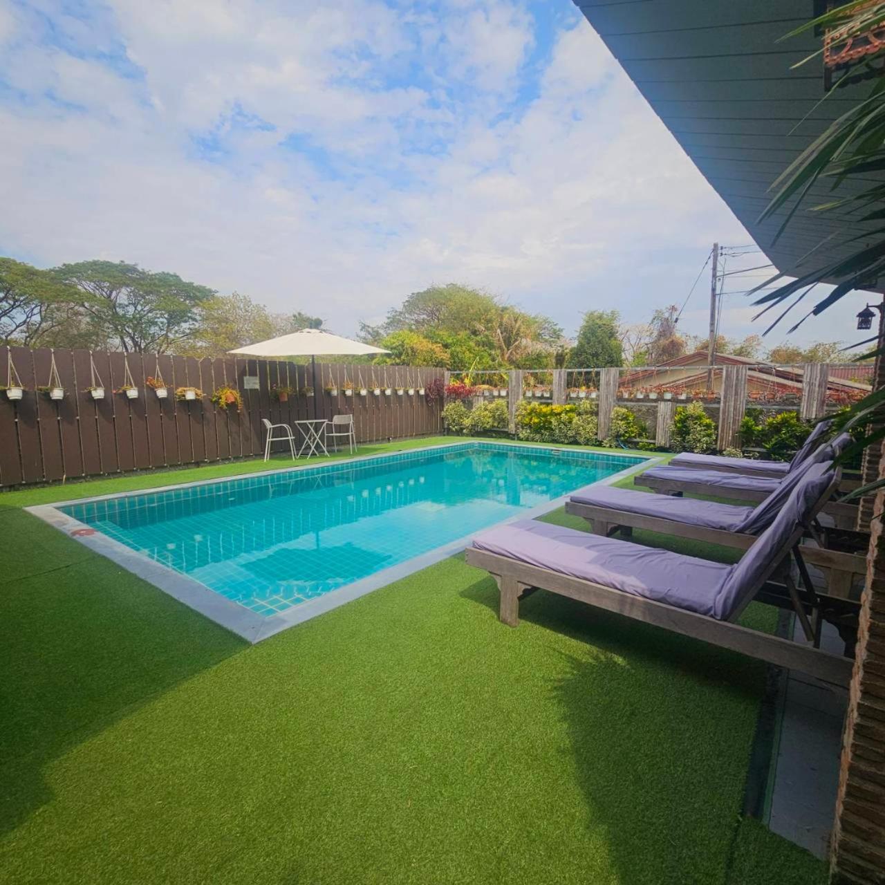 Sawasdee​ Buriram​ Resort Bagian luar foto