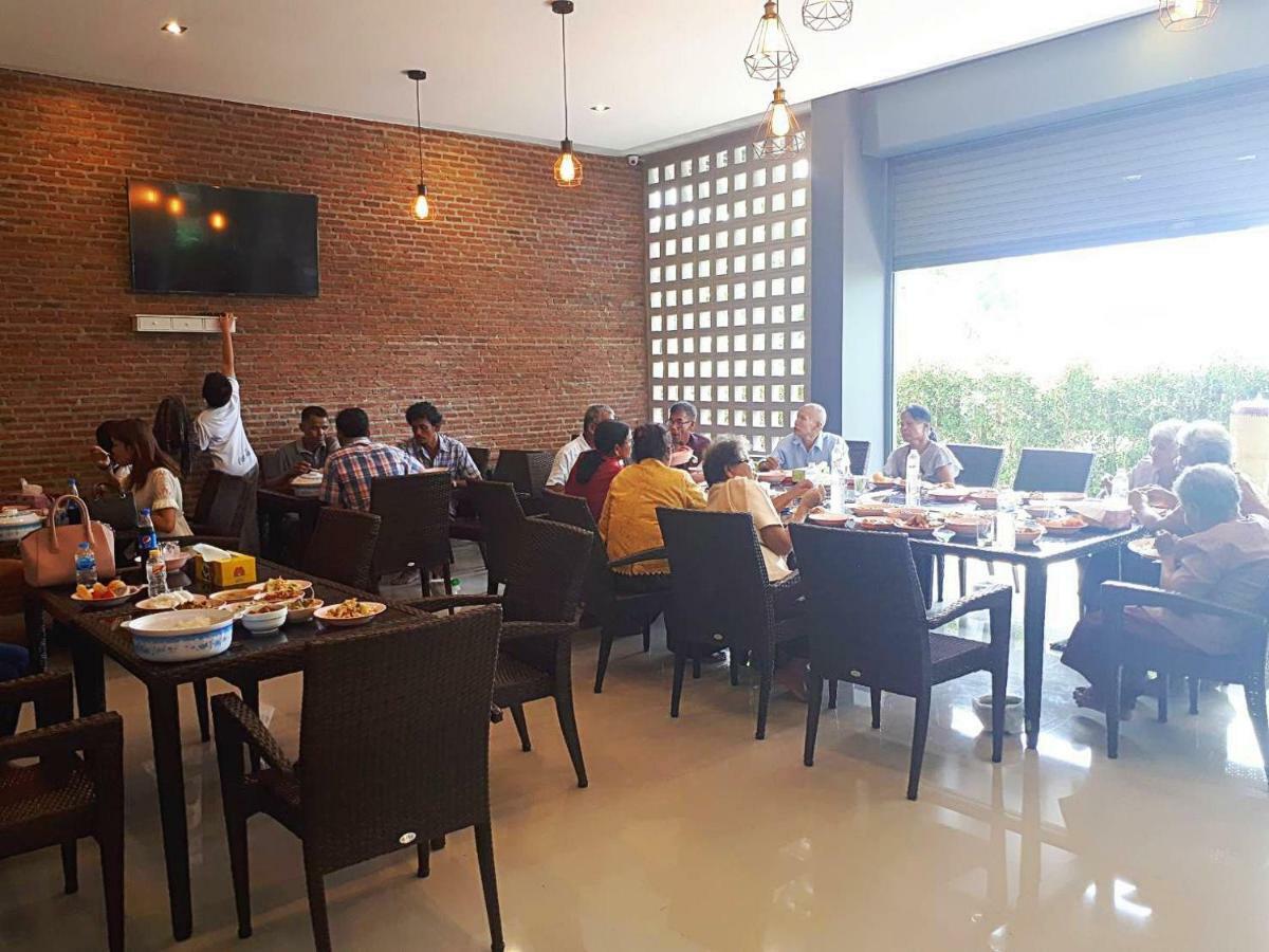 Sawasdee​ Buriram​ Resort Bagian luar foto