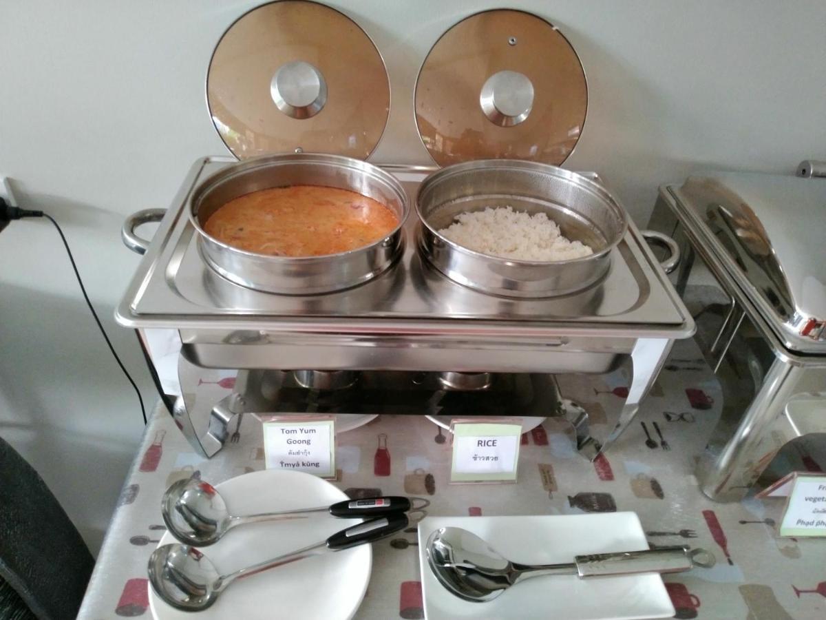 Sawasdee​ Buriram​ Resort Bagian luar foto