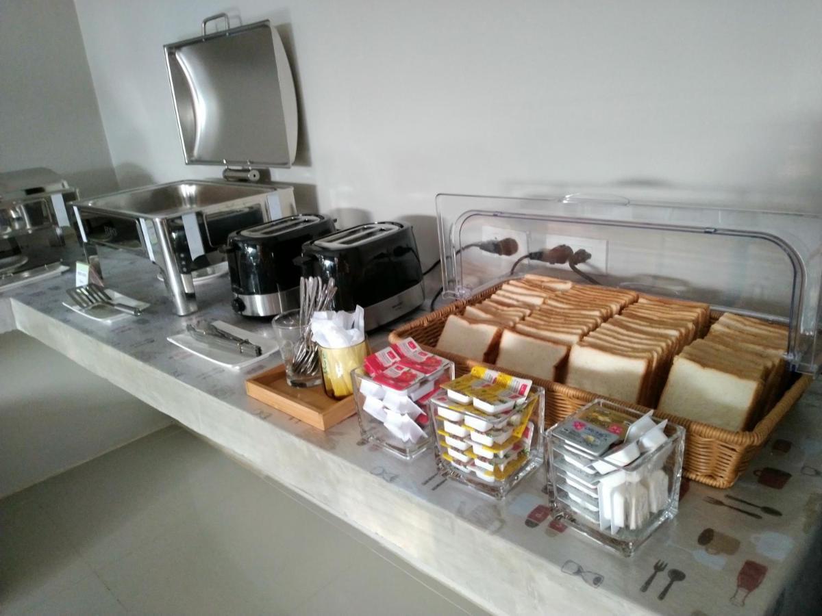 Sawasdee​ Buriram​ Resort Bagian luar foto